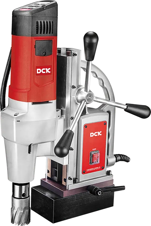 TALADRO BASE MAGNETICA 1600W MAGNETISMO 15000N DIAMETRO MAX. DE PERFORACION TALADRO 23MM, NUCLEO 50MM MAX. NUCLEO M20 (NO INCLUIDO) PESO 24KG INCLUYE CONJUNTO MT3, CARBONES